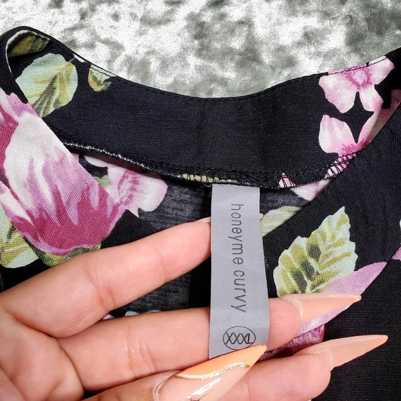 Honeyme Curvy Floral Flowy Top - Picture 4 of 4